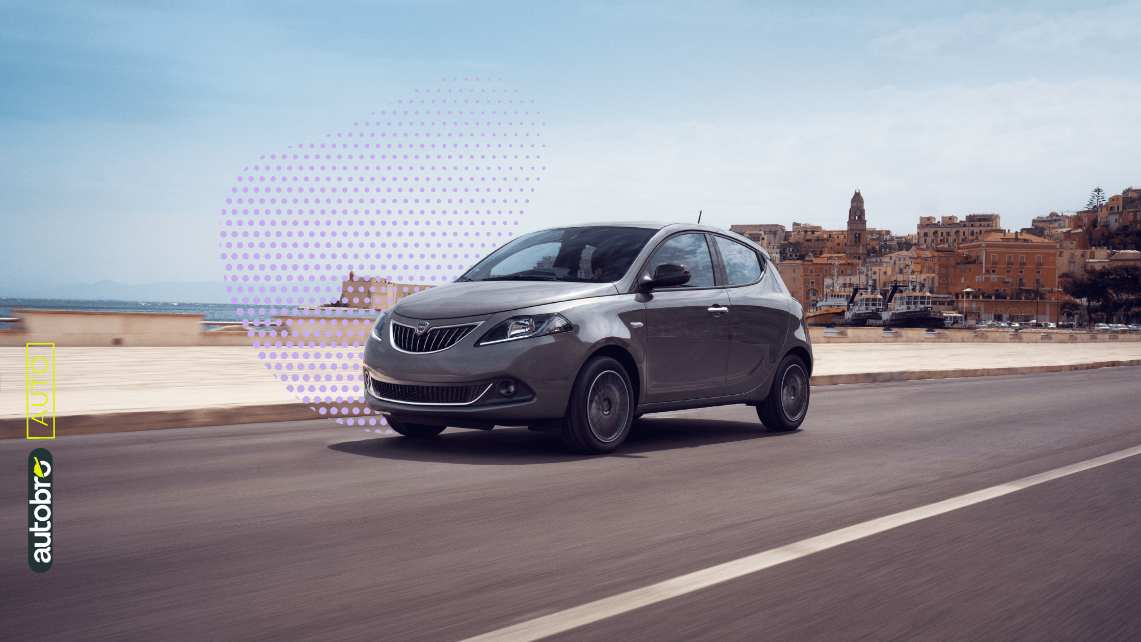 lancia ypsilon usata in strada vista esterna city car compatta elegante