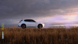 Mini SUV economico 2026 guida su strada