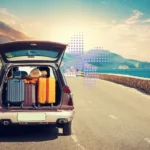 Auto al sole protetta con parasole riflettente sul parabrezza