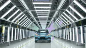 auto BYD elettrica e plug-in in strada nel 2026