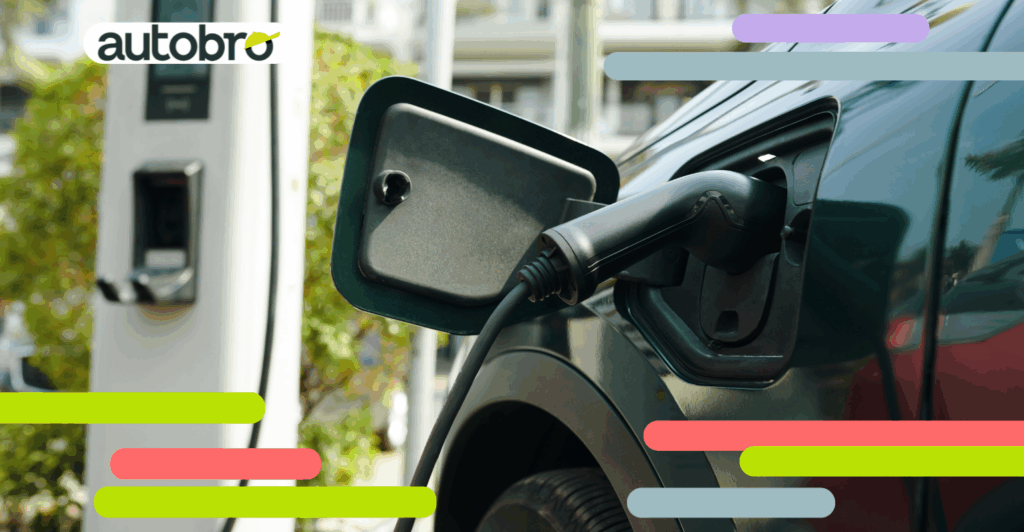 Auto elettrica economica parcheggiata in città, perfetta per risparmiare e muoversi a emissioni zero.