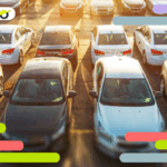 Concessionario automobili moderno con auto in esposizione