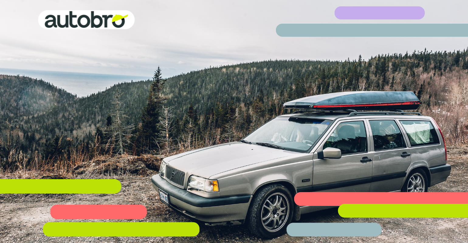 Station wagon usata in perfette condizioni su strada, simbolo di comfort e spazio per famiglie e viaggiatori.